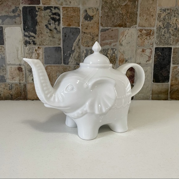 Vintage Corden Blue 32 Oz White Porcelain Elephant Teapot - Picture 3 of 7